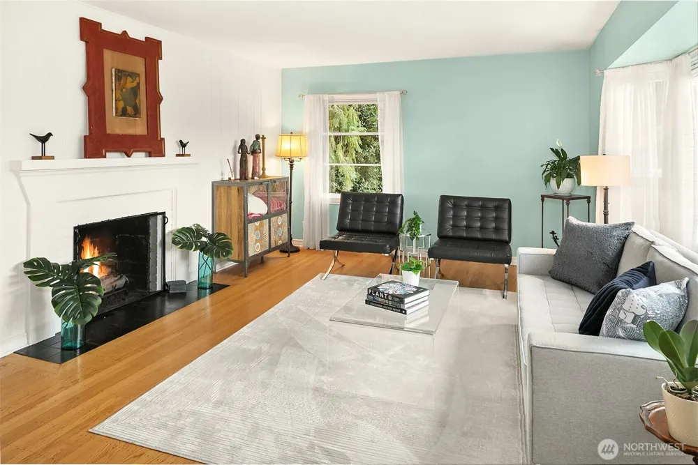 15828 25th Avenue SW Burien, WA 98166