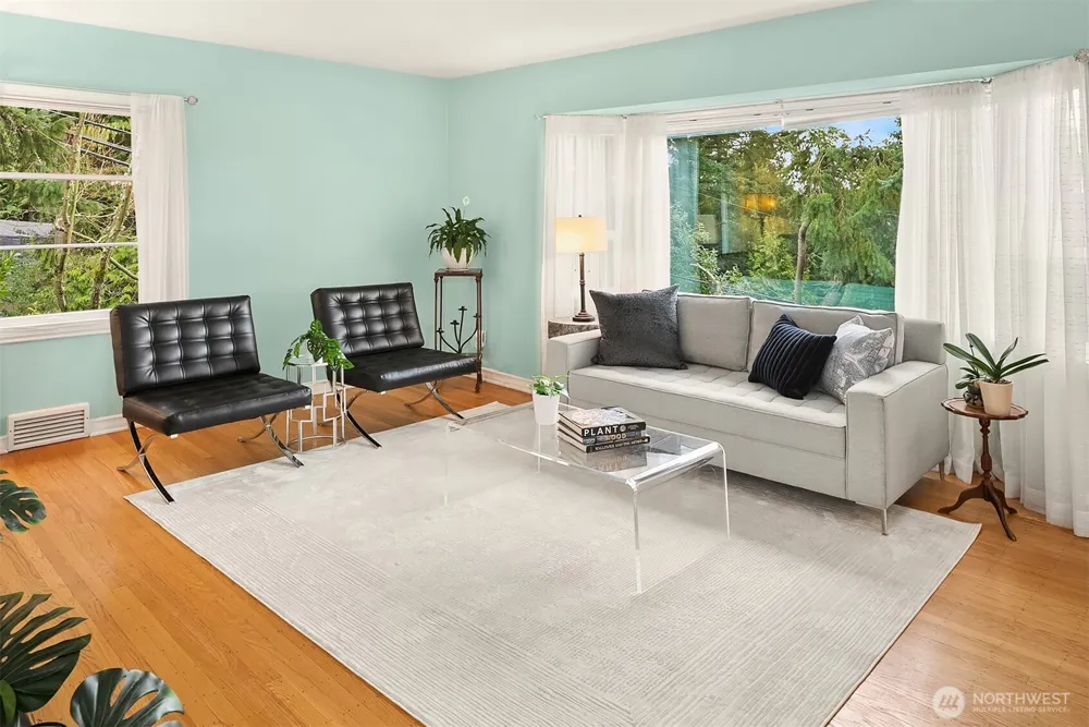 15828 25th Avenue SW Burien, WA 98166