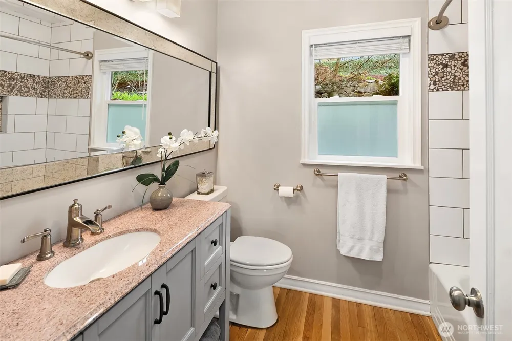 15828 25th Avenue SW Burien, WA 98166