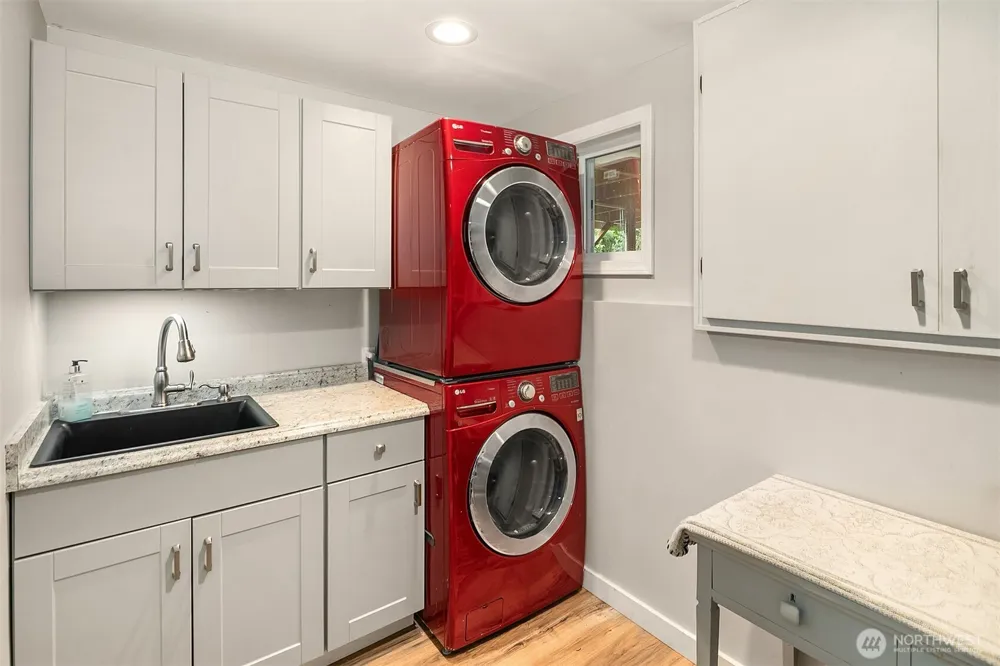 15828 25th Avenue SW Burien, WA 98166