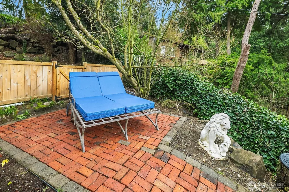 15828 25th Avenue SW Burien, WA 98166