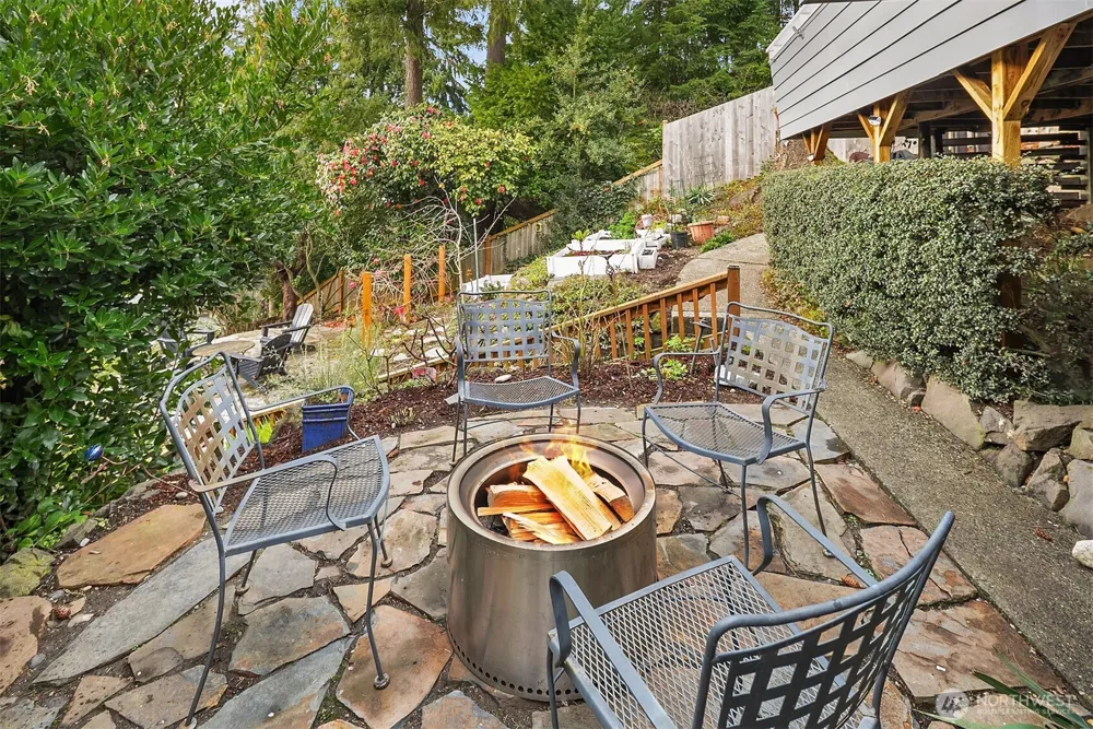 15828 25th Avenue SW Burien, WA 98166