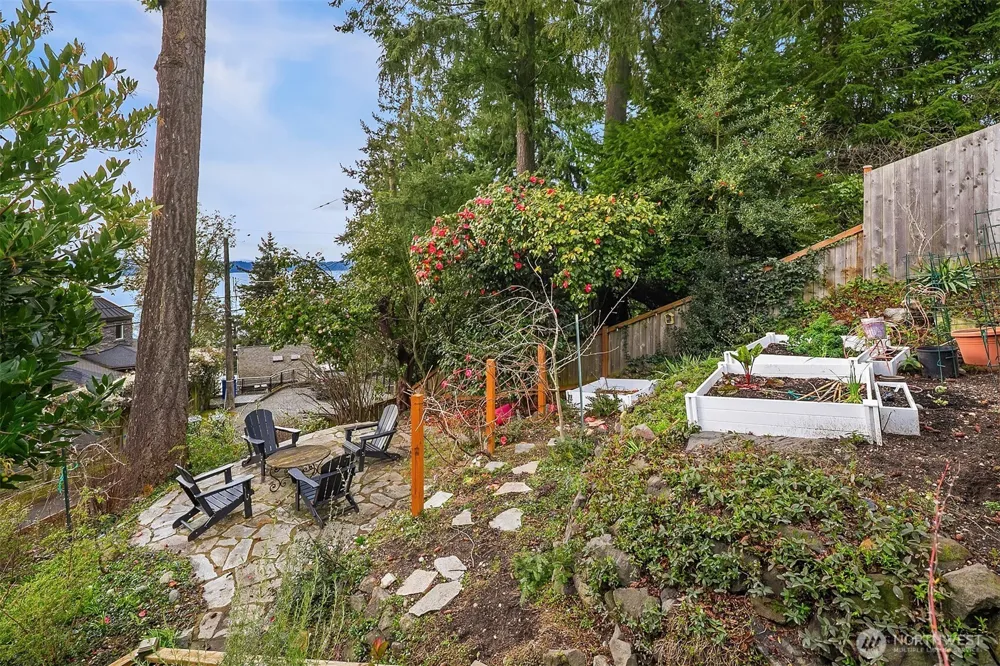 15828 25th Avenue SW Burien, WA 98166