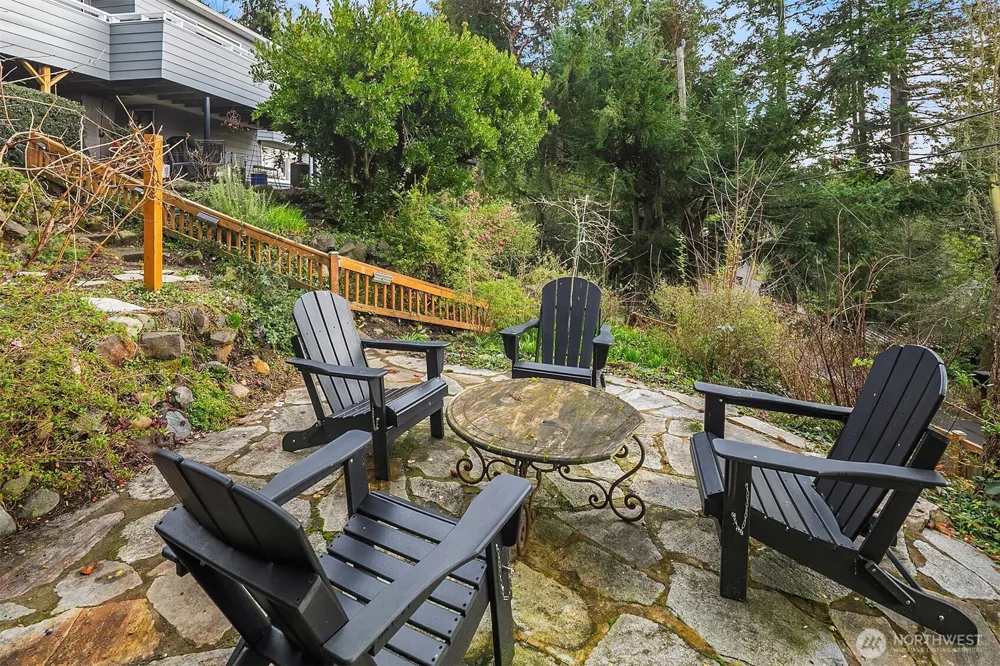15828 25th Avenue SW Burien, WA 98166