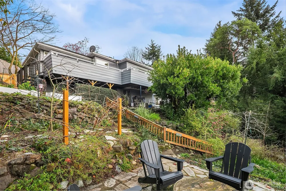 15828 25th Avenue SW Burien, WA 98166