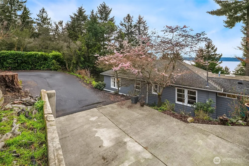 15828 25th Avenue SW Burien, WA 98166
