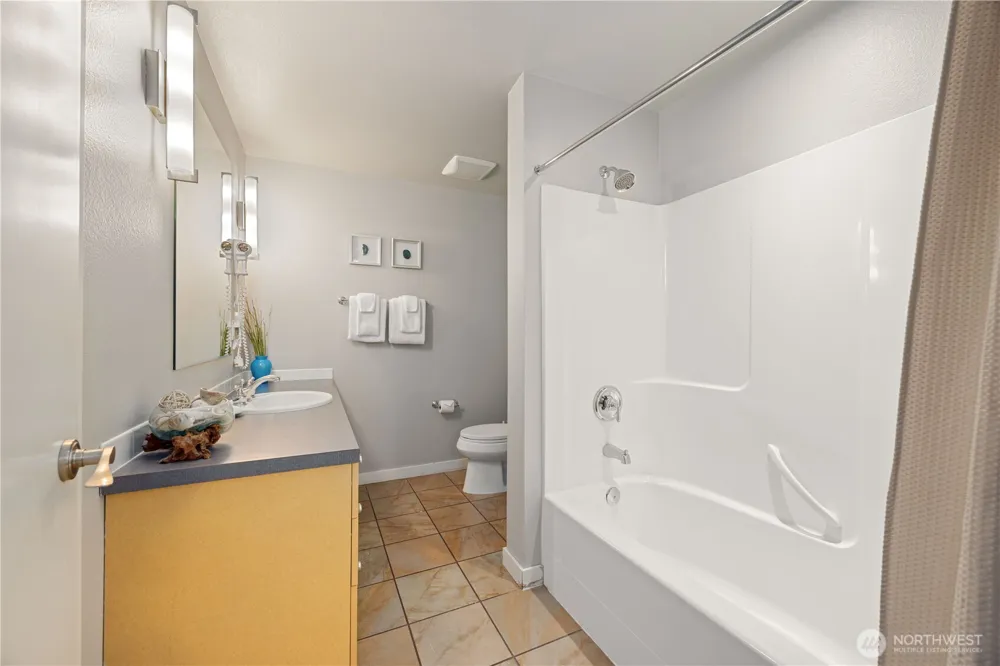 2220 W Woodin Avenue #106 Chelan, WA 98816