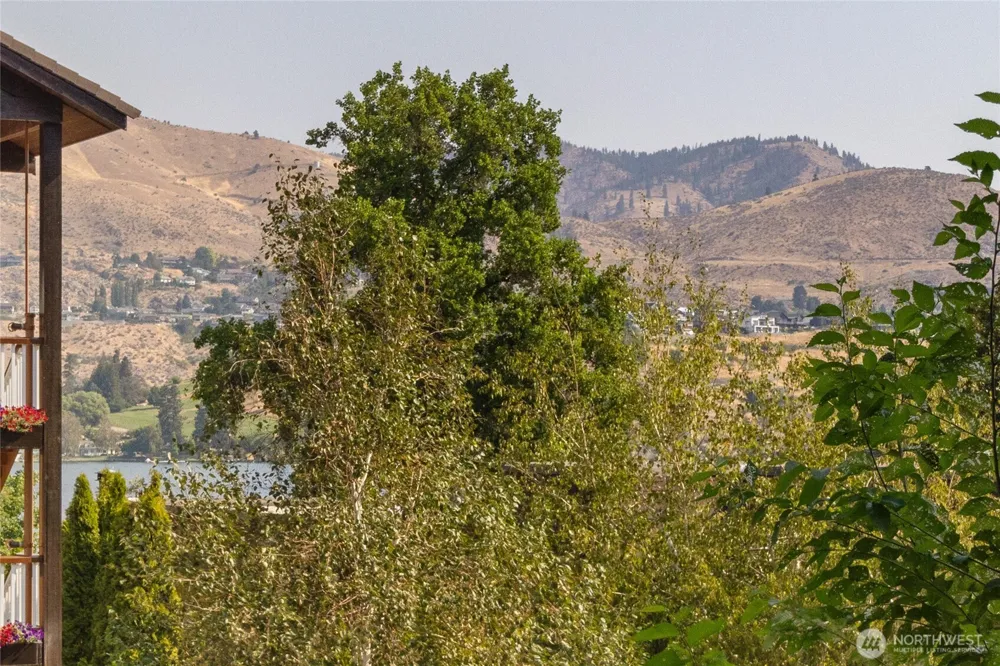 2220 W Woodin Avenue #106 Chelan, WA 98816