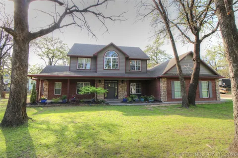 2713 Redbud Lane