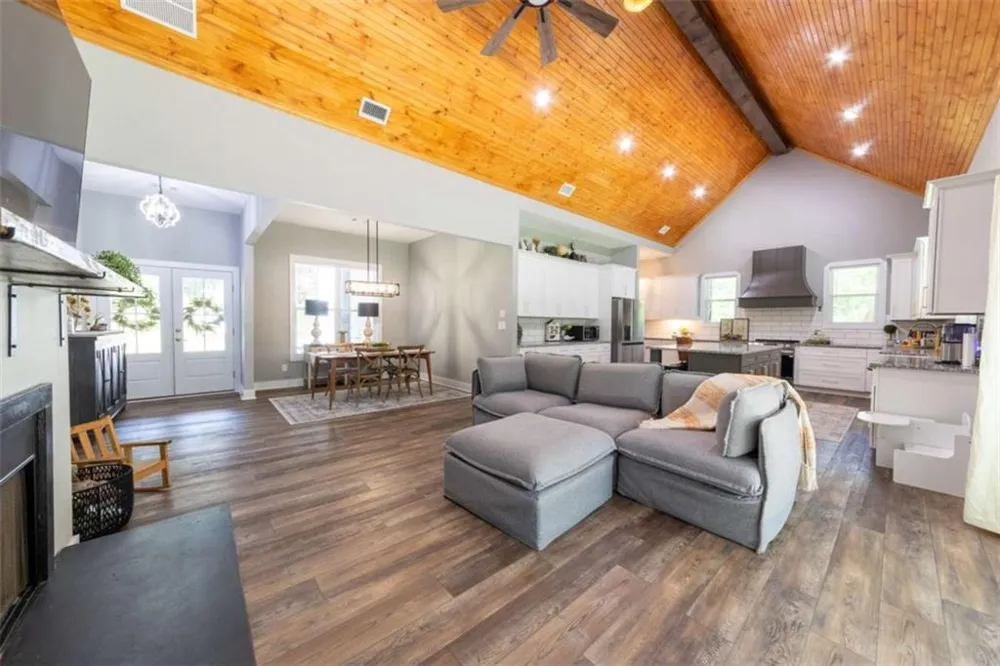 181 S Chattahoochee Drive S Hogansville, GA 30230