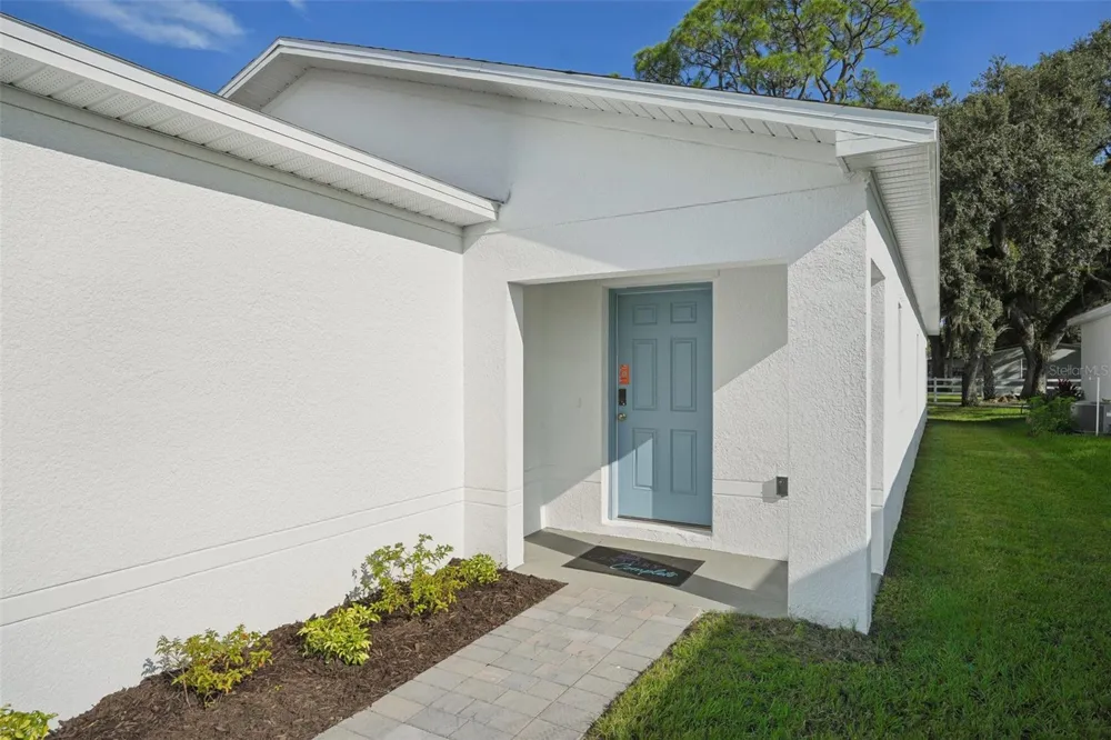 2044 GOLDEN BEAK DRIVE Eagle Lake, FL 33839