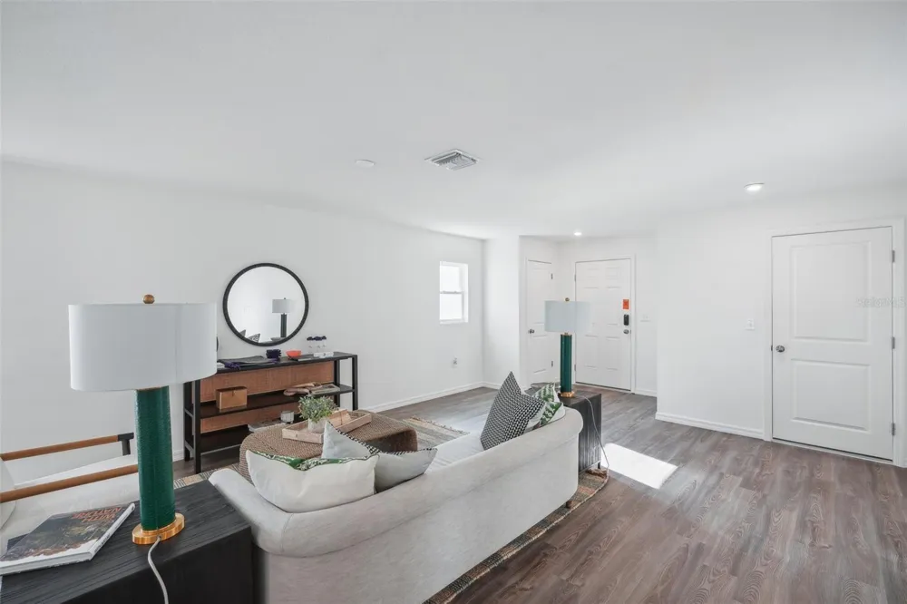 2044 GOLDEN BEAK DRIVE Eagle Lake, FL 33839
