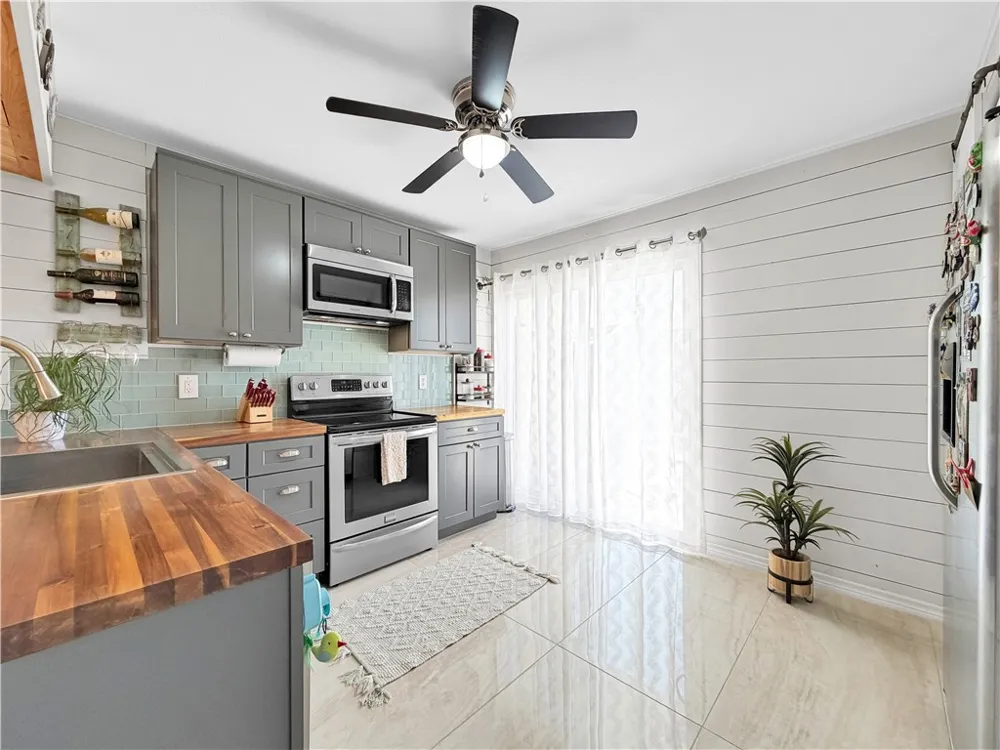4141 Whiteley Drive #204 Corpus Christi, TX 78418