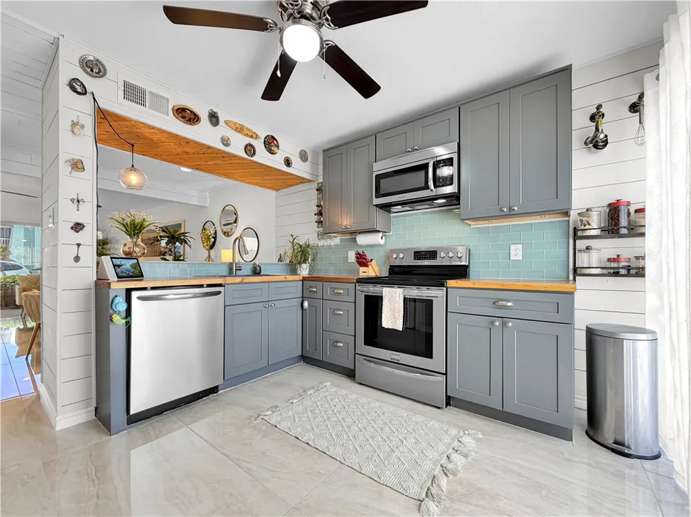 4141 Whiteley Drive #204 Corpus Christi, TX 78418