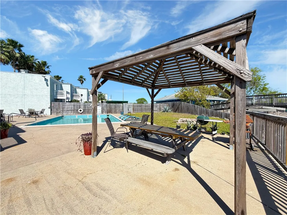 4141 Whiteley Drive #204 Corpus Christi, TX 78418