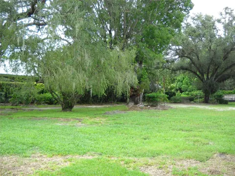 1749 CHEROKEE DRIVE