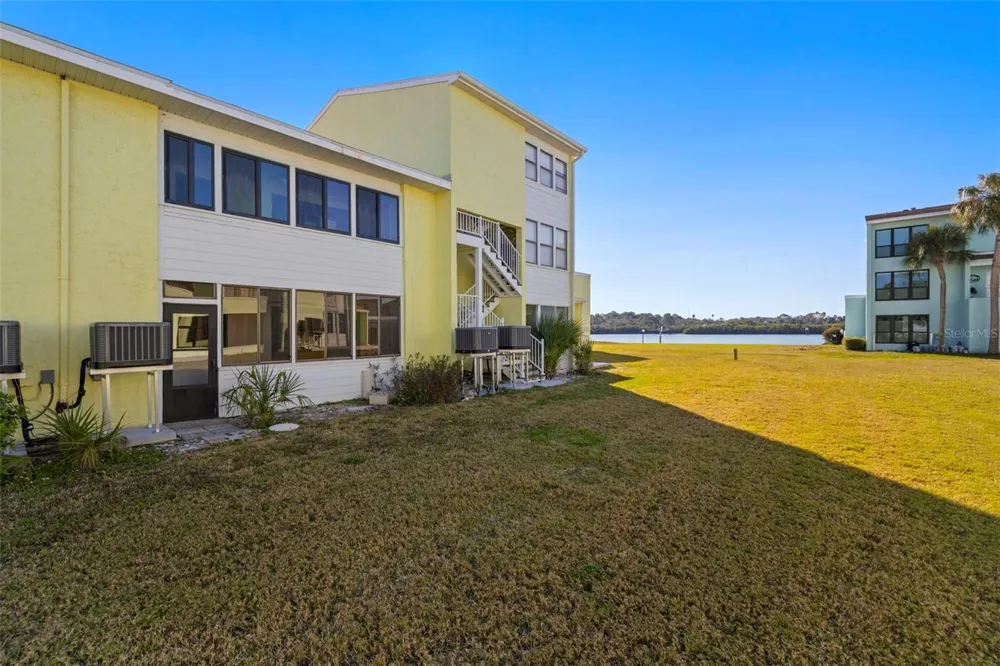 1 WINDRUSH BOULEVARD #19 Indian Rocks Beach, FL 33785