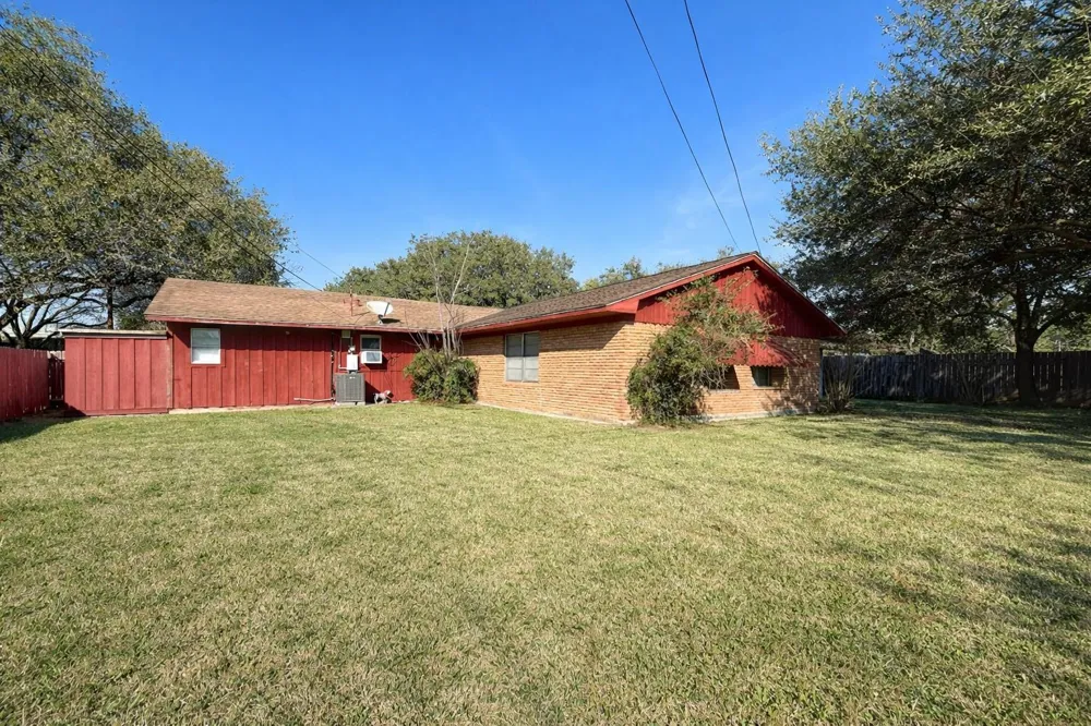714 Frankie Wharton, TX 77488