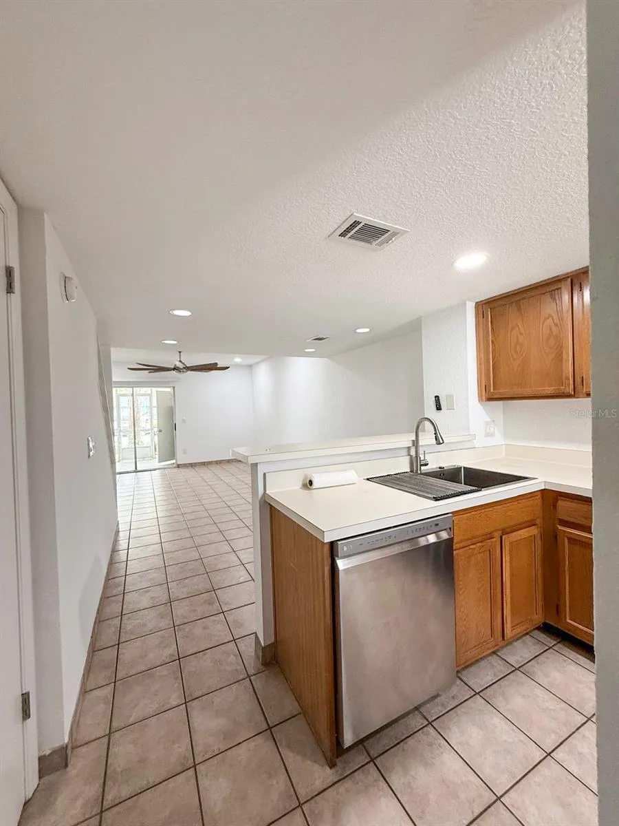 7522 HOLLOWELL DRIVE Tampa, FL 33615