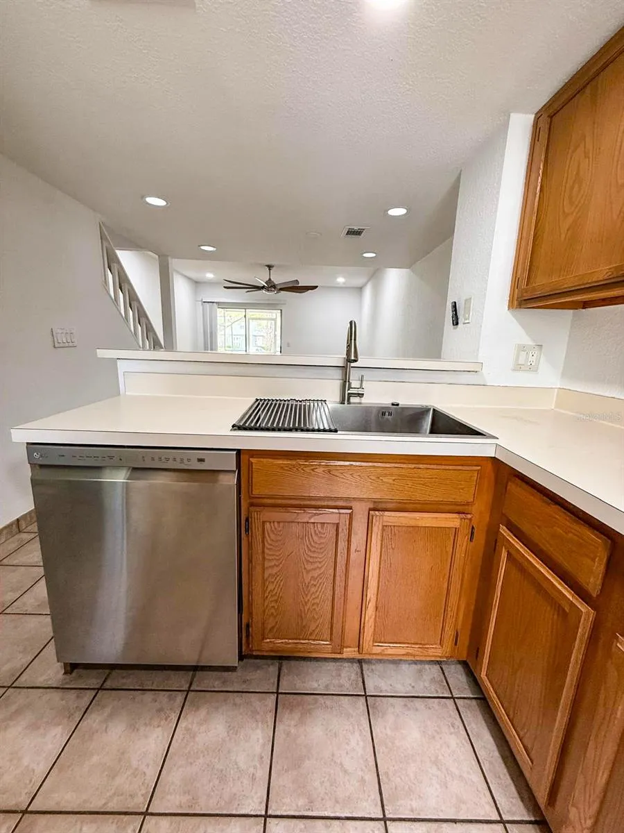 7522 HOLLOWELL DRIVE Tampa, FL 33615