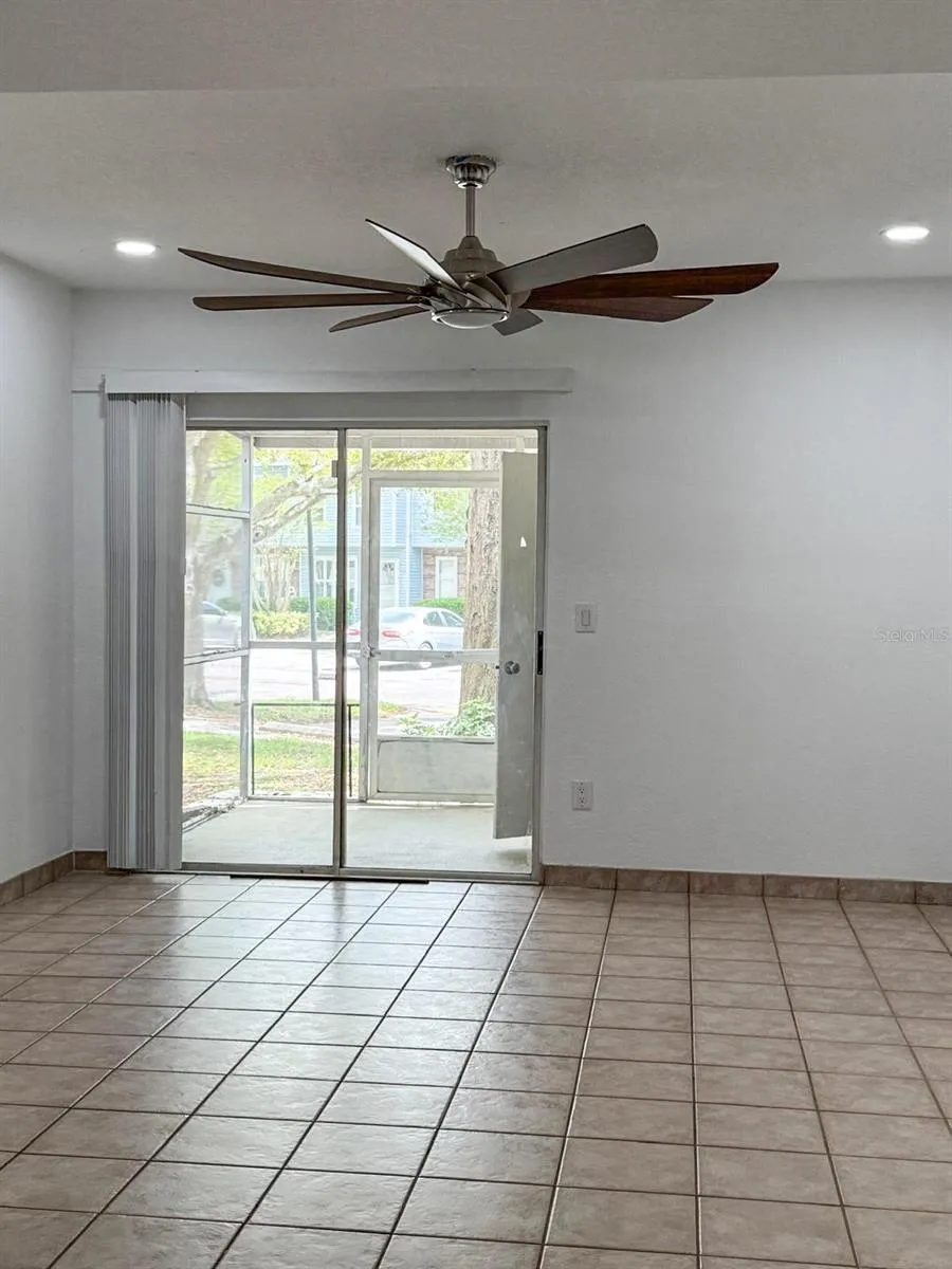 7522 HOLLOWELL DRIVE Tampa, FL 33615