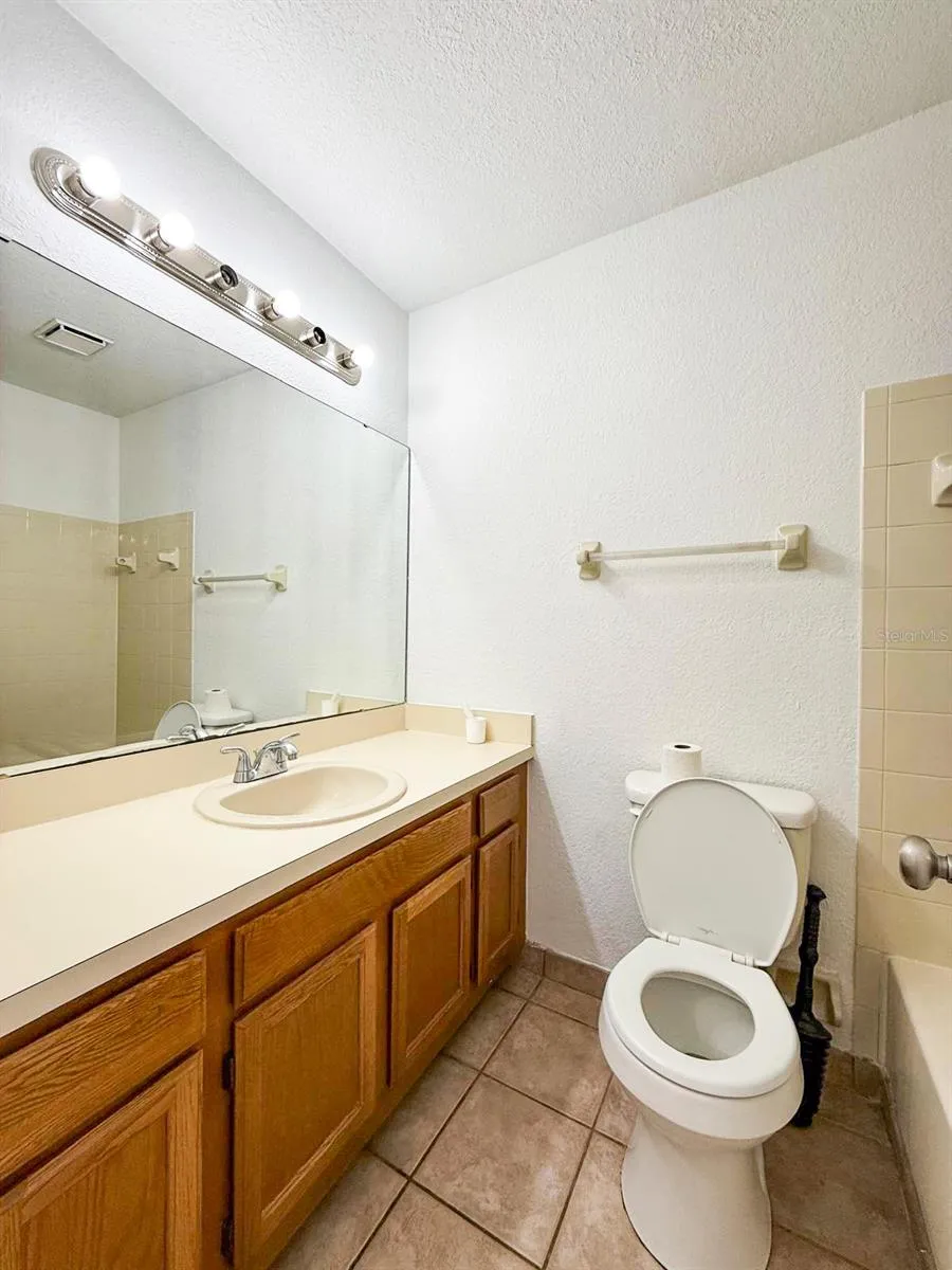 7522 HOLLOWELL DRIVE Tampa, FL 33615