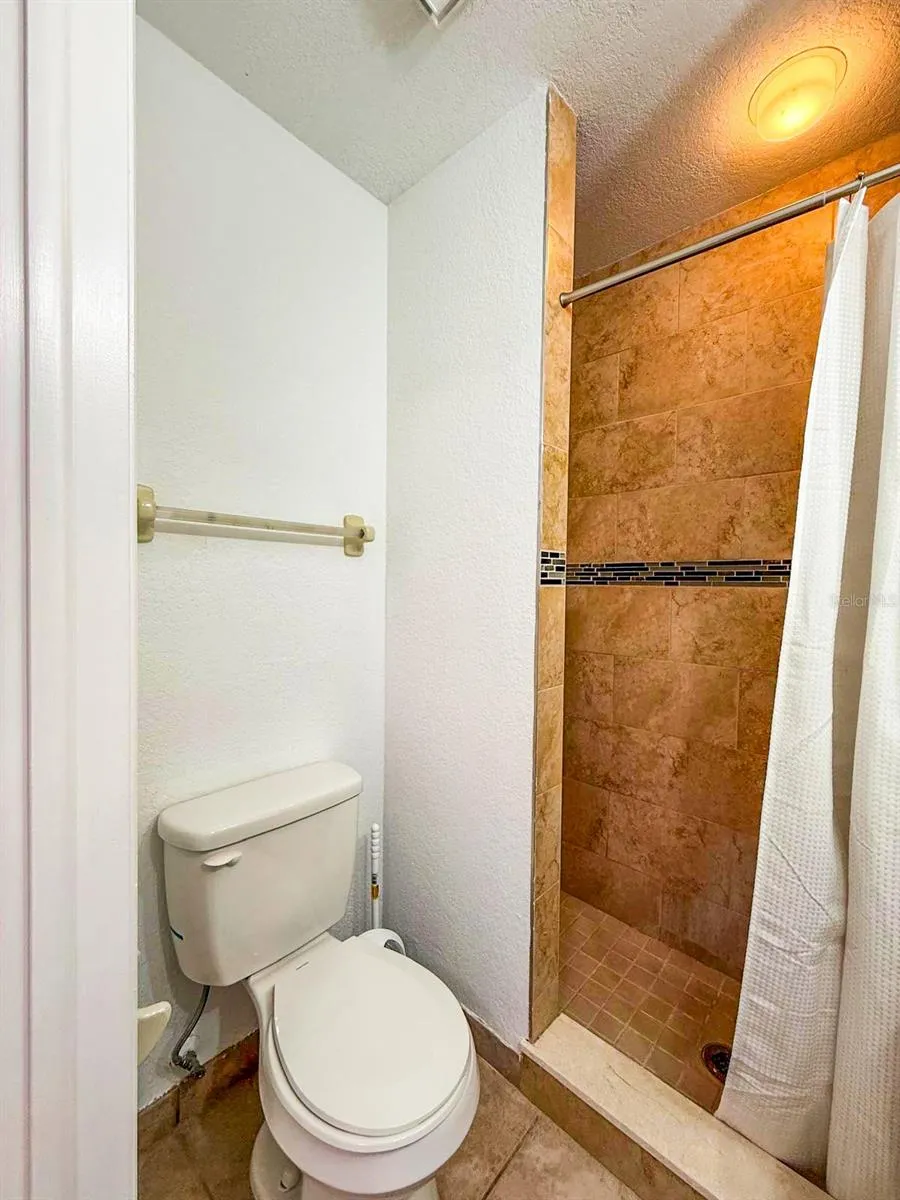 7522 HOLLOWELL DRIVE Tampa, FL 33615
