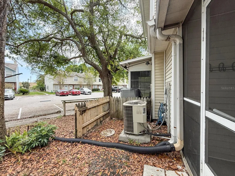 7522 HOLLOWELL DRIVE Tampa, FL 33615