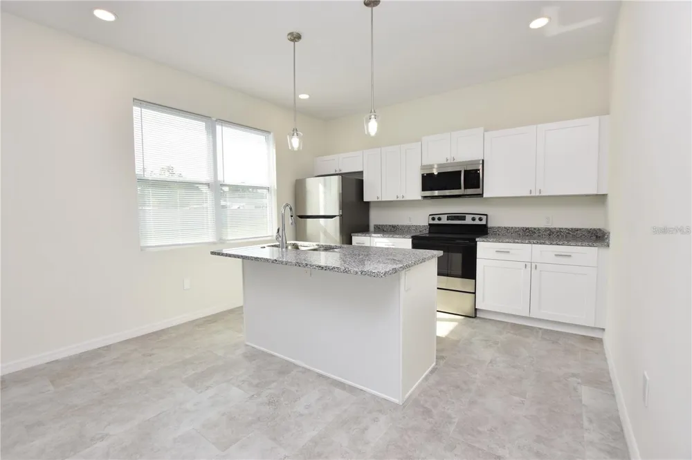 202 W CRESCENT DRIVE Lakeland, FL 33805