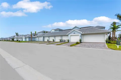 14271 HERITAGE LANDING BOULEVARD #1527