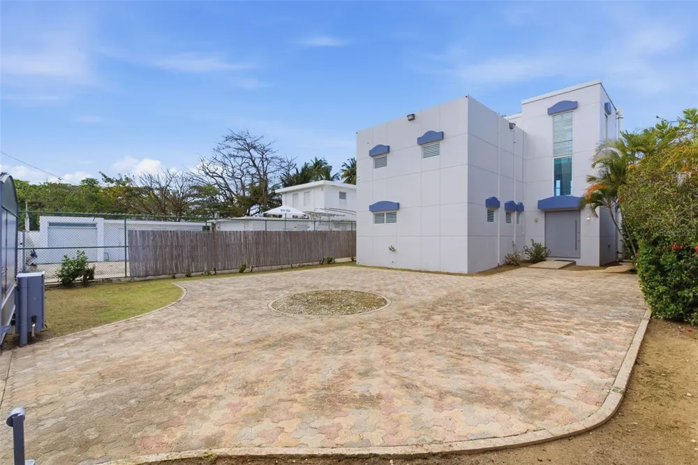 Carr. 690 LOTE #5 BO. CERRO GORDO Vega Alta, PR 00692