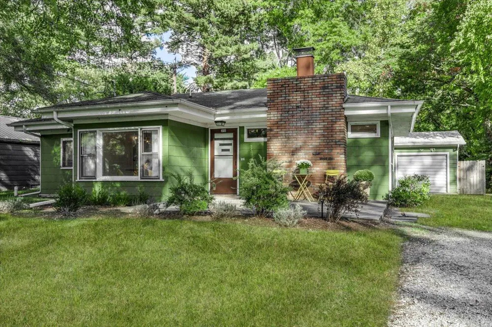 310 W Detroit Street New Buffalo, MI 49117