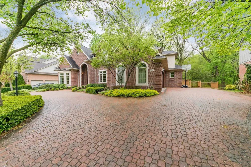 16646 Brooklane Boulevard Northville, MI 48168