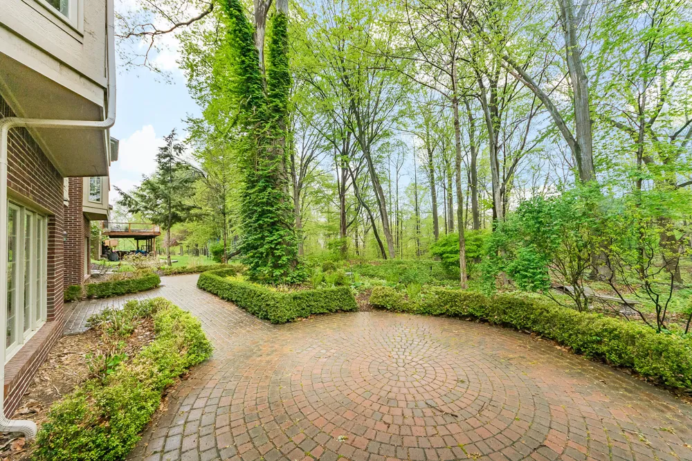 16646 Brooklane Boulevard Northville, MI 48168