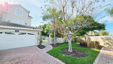 1806 LAGO VISTA BOULEVARD