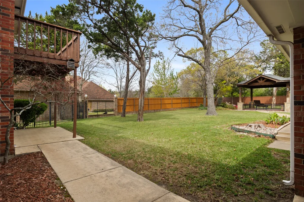 8 Equestrian Trail Duncanville, TX 75116