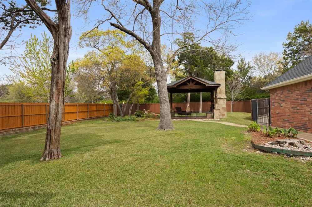 8 Equestrian Trail Duncanville, TX 75116