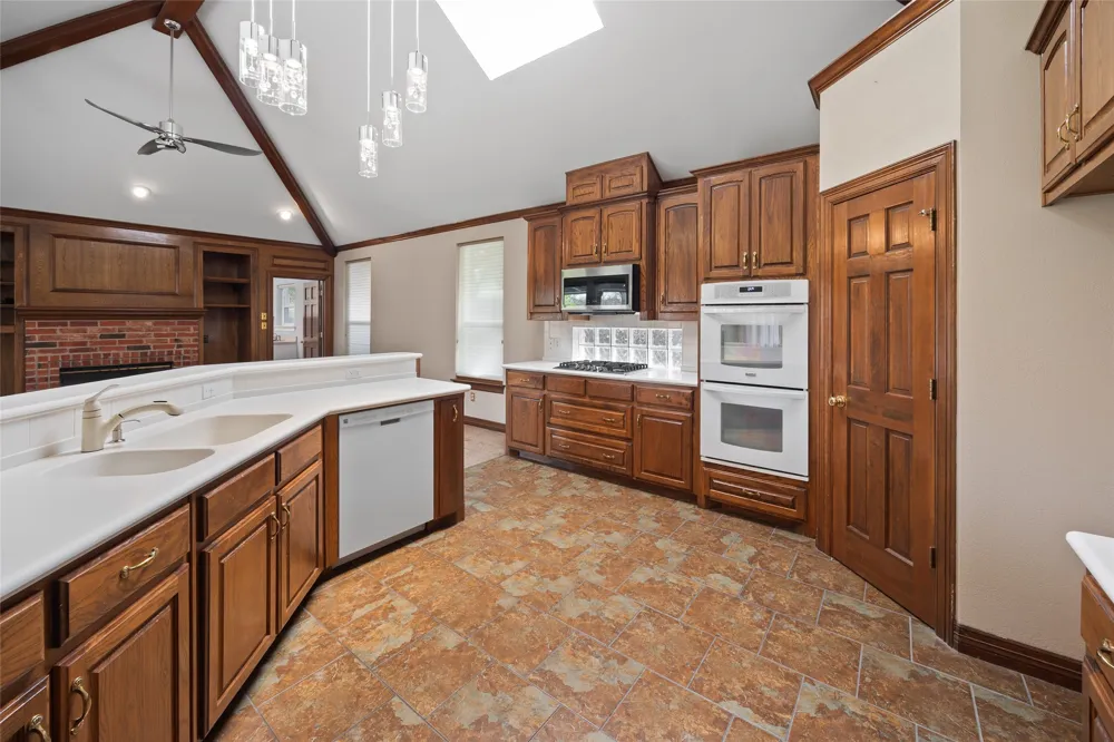 8 Equestrian Trail Duncanville, TX 75116