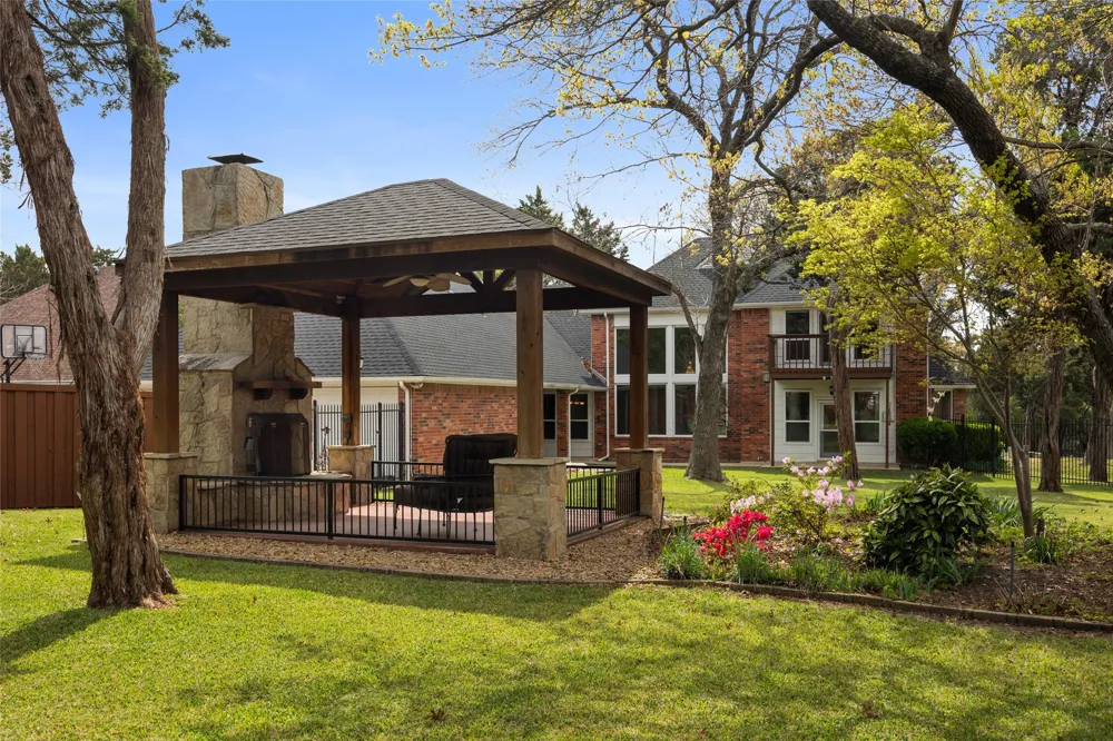 8 Equestrian Trail Duncanville, TX 75116