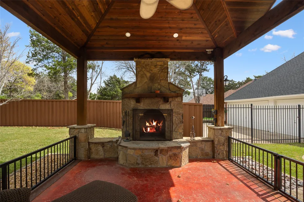 8 Equestrian Trail Duncanville, TX 75116