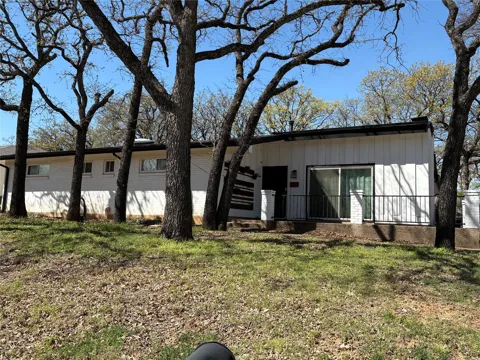 1121 Wade Drive