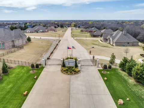 3015 Crossing Drive