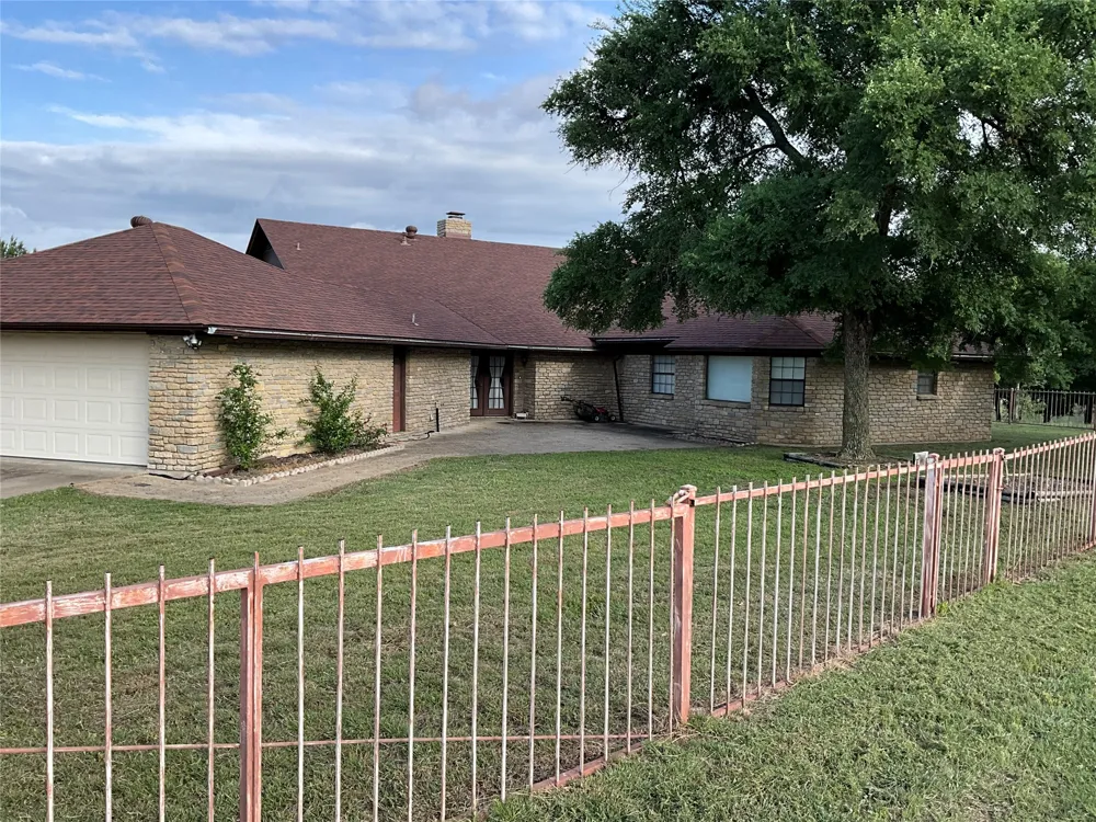 999 W Boynton st Hamilton, TX 76531