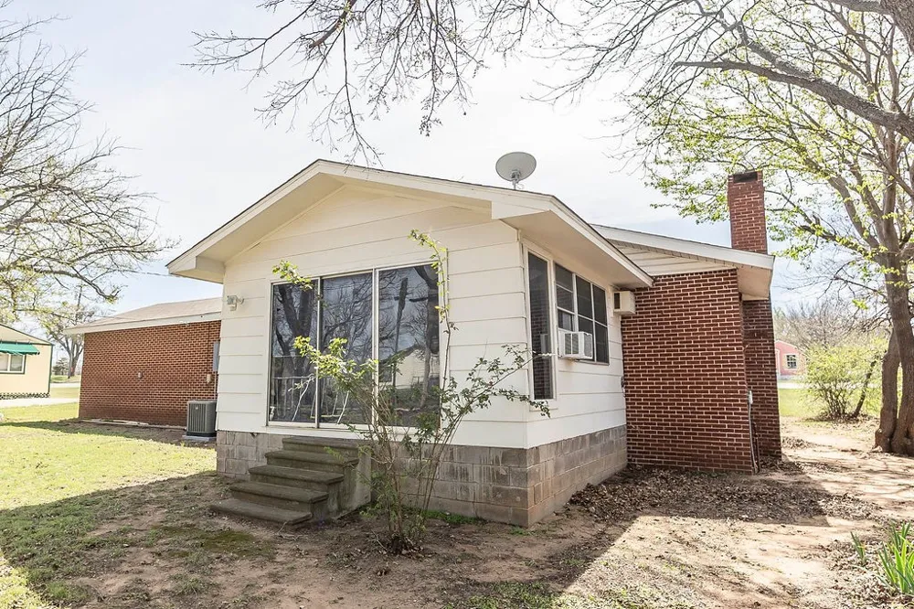 809 E Highway 82 Nocona, TX 76255
