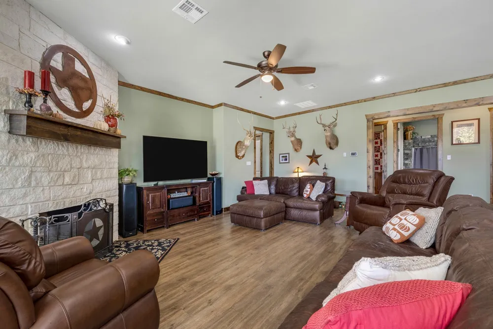 650 Scoggins Road Tioga, TX 76271