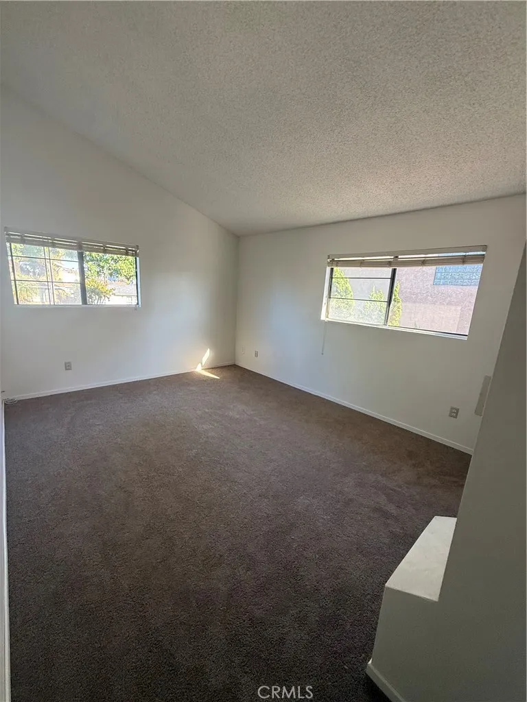 10831 PINE Los Alamitos, CA 90720
