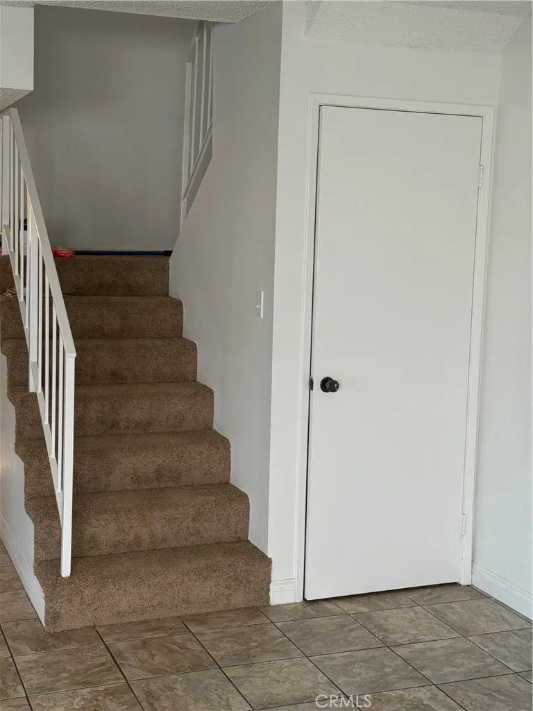 10831 PINE Los Alamitos, CA 90720