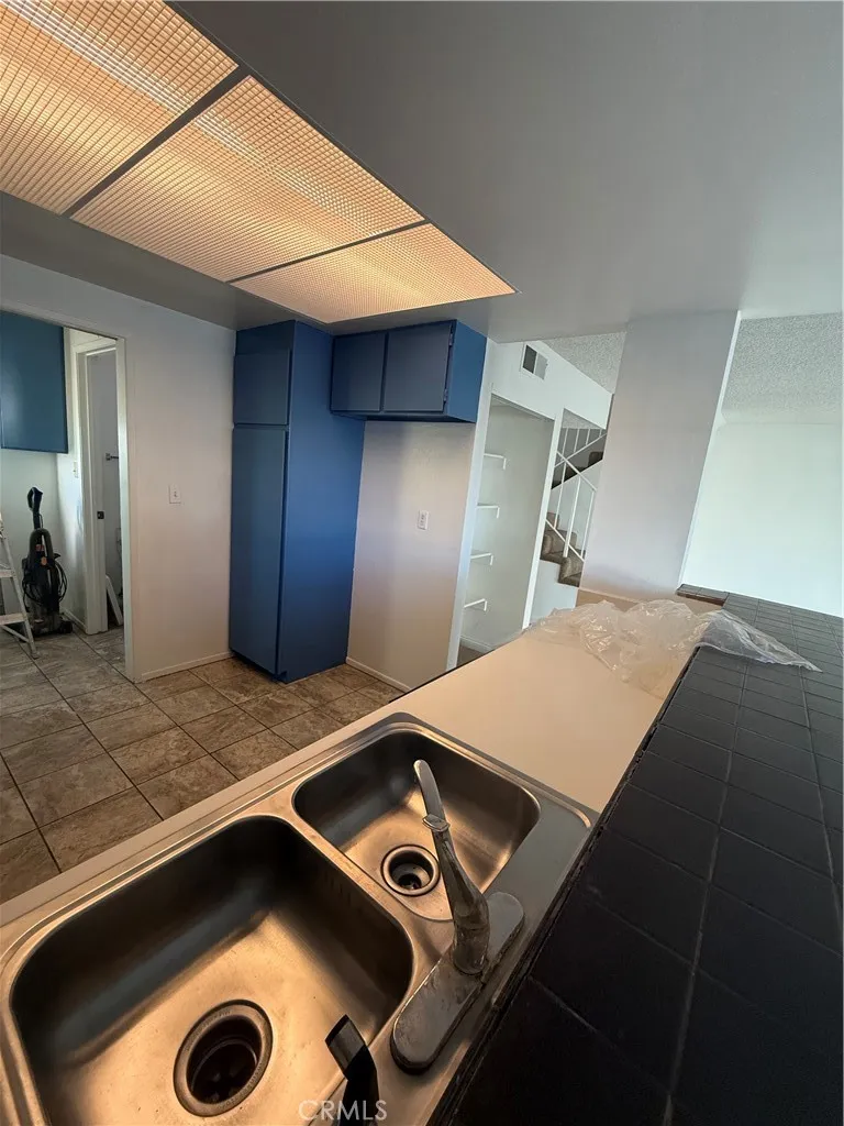 10831 PINE Los Alamitos, CA 90720