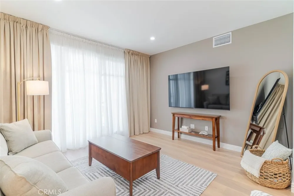 352 Caruso Avenue Glendale, CA 91210