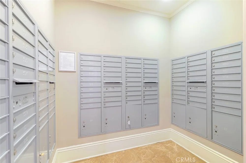 352 Caruso Avenue Glendale, CA 91210